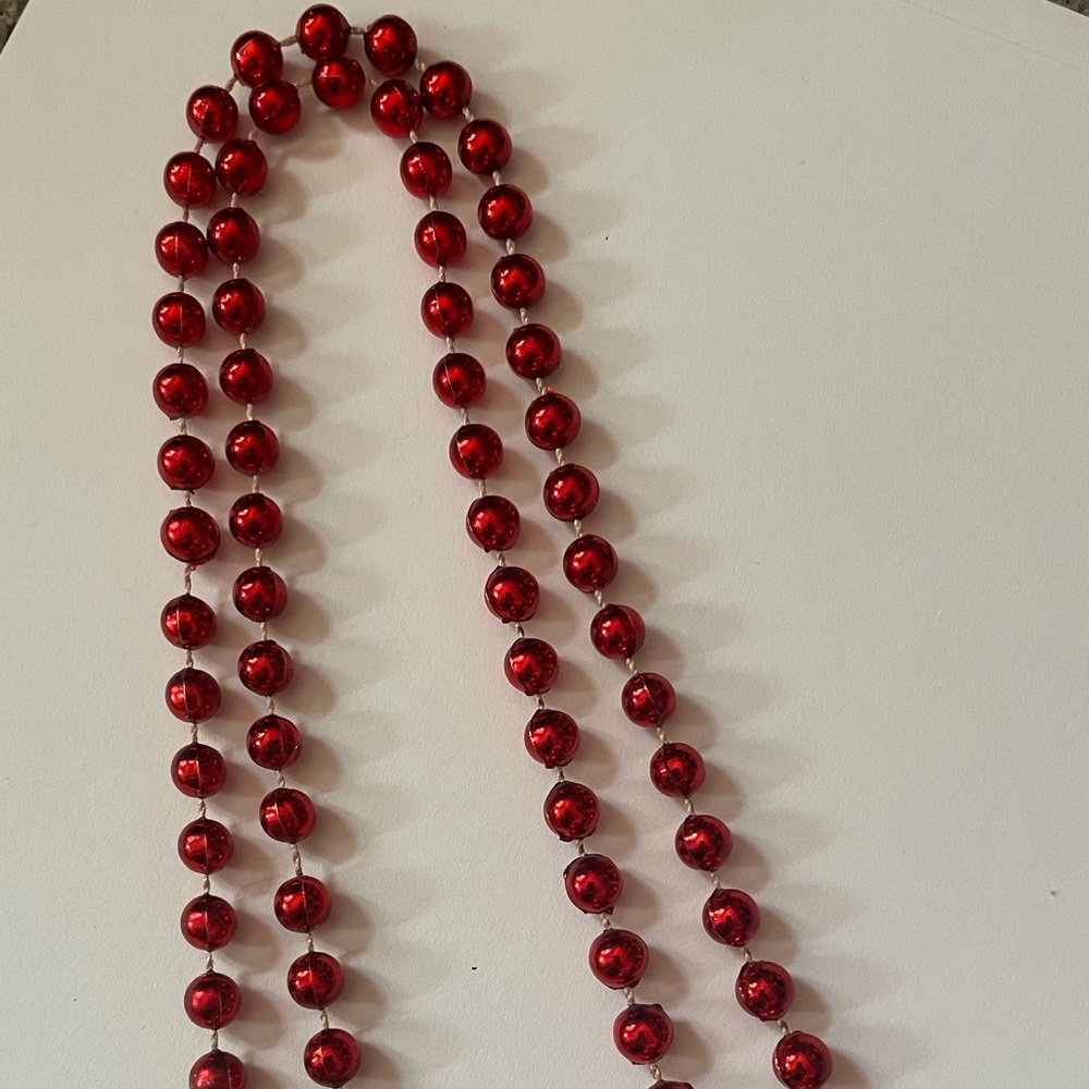Red Plastic Bead Necklace - Picture 7 of 8